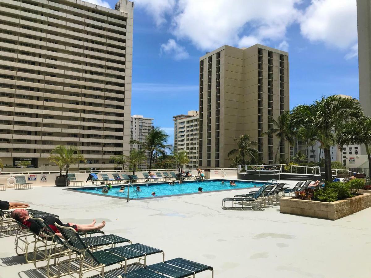 Tropical Retreat Near Waikiki Beach With Parking Honolulu Exterior photo